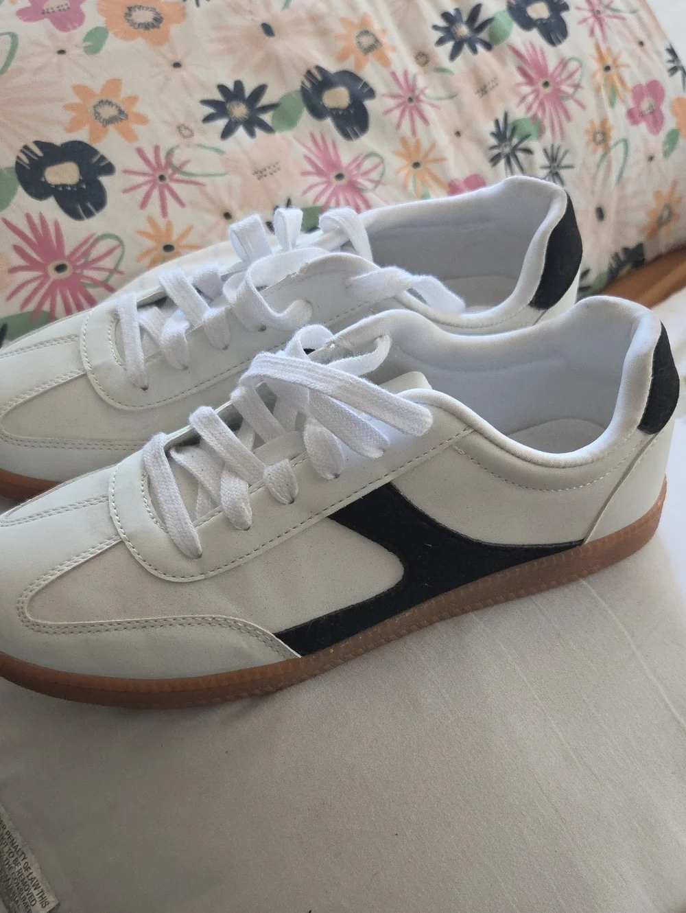 No Boundaries White and Blue Low-Top Sneaker